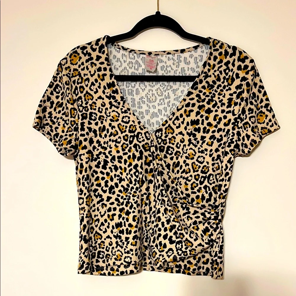 Leopard Print V Neck Wrap Top. Size XL, runs S to M. Spandex. NWOT.